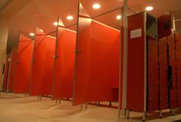 System von sanitären Trennwänden